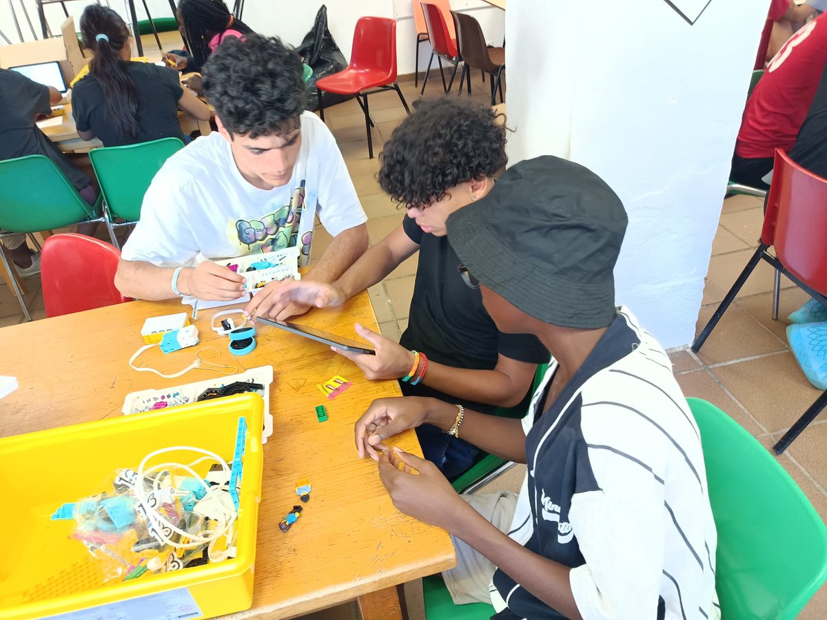 ymca_esp's tweet photo. Viaje tecnológico en el corazón de Salduero con LEGO SPIKE PRIME en el YMCA.
En este fascinante encuentro, tuvimos la oportunidad de diseñar y programar robots asombrosos y adentrarnos en la próxima revolución tecnológica🌎
#LEGOtech #Modernización #TransformaciónDigital https://t.co/czmvh6KS6e