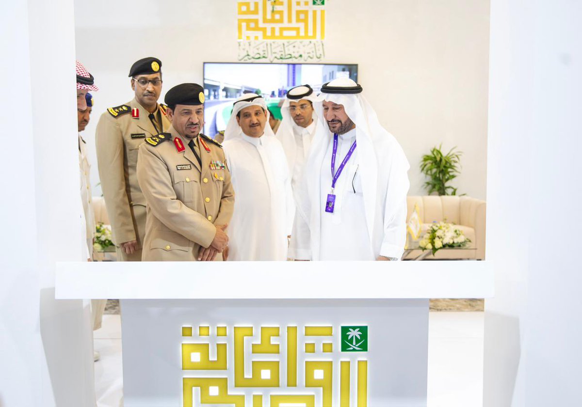 Qassimmun's tweet photo. سعادة مساعد مدير عام حرس الحدود للتقنية والذكاء الاصطناعي اللوء/نايف تركي السبيعي والفريق المرافق لسعادته يزور جناح #أمانة_منطقة_القصيم المشارك في معرض #سيتي_سكيب  
واطلع على الفرص الاستثمارية المطروحة بمنطقة #القصيم.

@BG994 https://t.co/uFdTUJaaIP