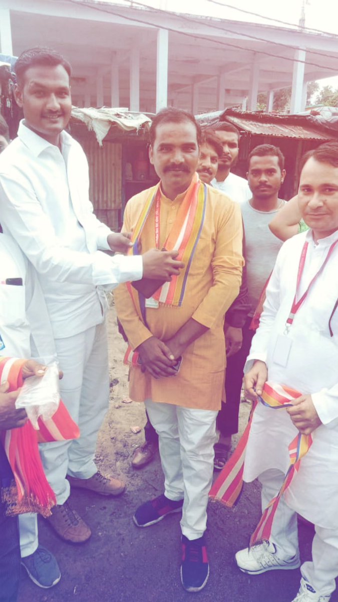 आज प्रगतिशील विश्व मौर्य परिषद जिला इकाई बांदा द्वारा आयोजित सामाजिक जागरूकता कार्यक्रम का आयोजन किया गया जिसके मुख्य अतिथि संगठन के एडवोकेट उमेश मौर्य जी ने सम्राट चंद्रगुप्त मौर्य एवं तथागत गौतम बुद्ध की प्रतिमा के समक्ष दीप प्रज्वलित करके कार्यक्रम का शुभारंभ किया