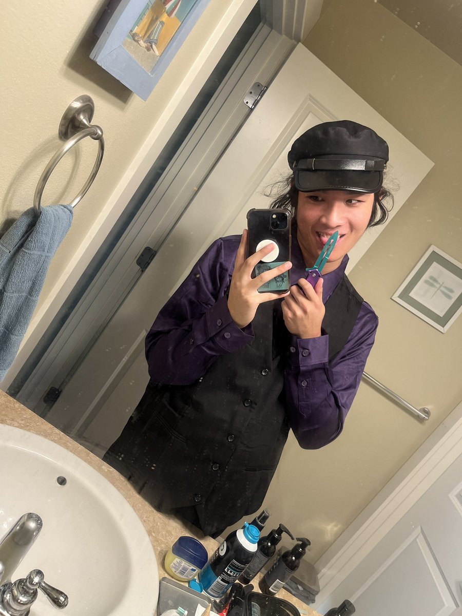 azyeon's tweet photo. ok so I’m not supposed to show this quite yet but like I’m putting something together for the FNAF movie. https://t.co/0yn7G4dDSq