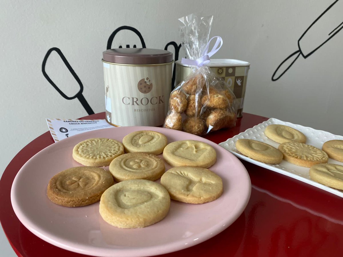 Bom dia célebres críticos da música e gastronomia tocantinense! Hj é dia do Cerrado e a Sempre-viva trouxe os novos sucessinhos da Crocks: biscoito de Baru e amenteigados dos símbolos tocantinenses. Tudo em lindas latas! Vem provar e lançar polêmica na timeline palmense!