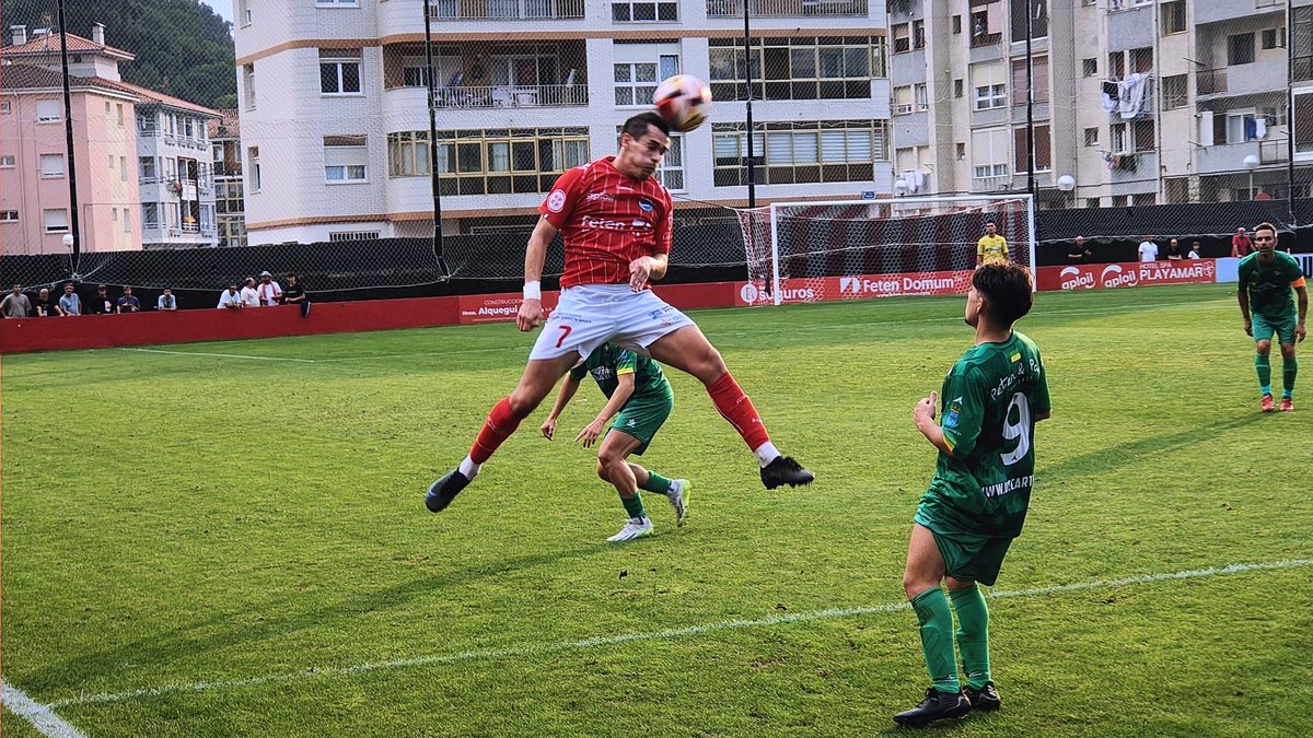 CDLaredo's tweet photo. ❤️ ¡𝐂𝐨𝐧 𝐛𝐮𝐞𝐧 𝐩𝐢𝐞! ❤️

El Laredo comienza con victoria por 3-1 ante el @UnionClubCartes y es el primer líder de la temporada

📝 CRÓNICA y 📹 DECLARACIONES de 𝐙𝐔𝐑𝐈𝐌𝐄𝐍𝐃𝐈 y 𝐇É𝐂𝐓𝐎𝐑 𝐓𝐈𝐑𝐀𝐃𝐎 https://t.co/HL7TRbwP1D

#CDLaredo #TerceraRFEF #TerceraFederación https://t.co/0ToqWB0HRM