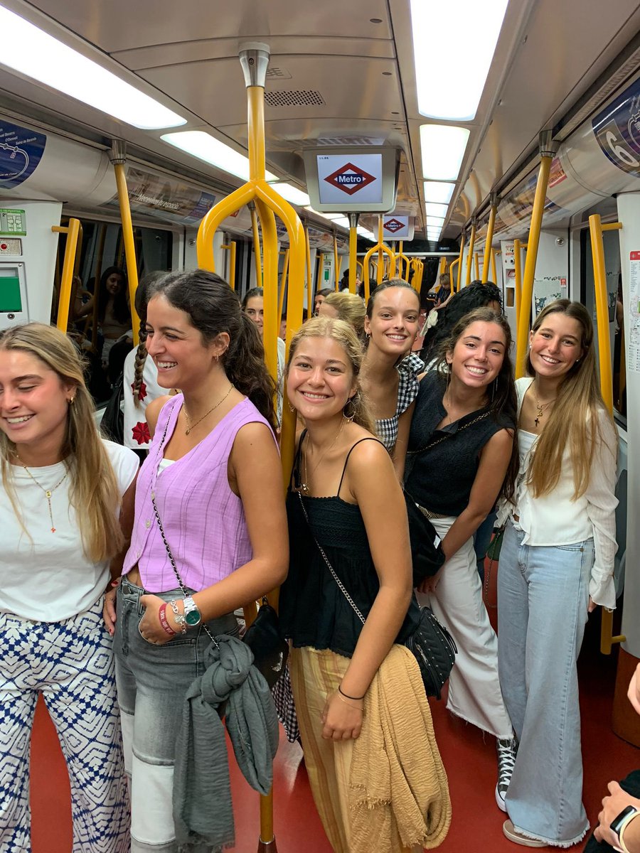 cm_alcor's tweet image. Cocina, team building y @ReyLeonMusical. Gran finde con nuestras veteranas de 2º 👇🏻