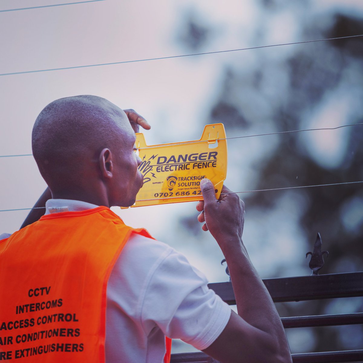 Mugabi_b's tweet image. We @Tracksight1 is here to cater for all your Electronic Security Systems Needs
#ElectricFence 
#AccesControl
#CCTV
#IntruderAlarm
#GateAutomation
#FireAlarms etc
We Install, We Supply, We Service, We Work through the Country &amp;amp; We Care
Talk to us today 0702686425