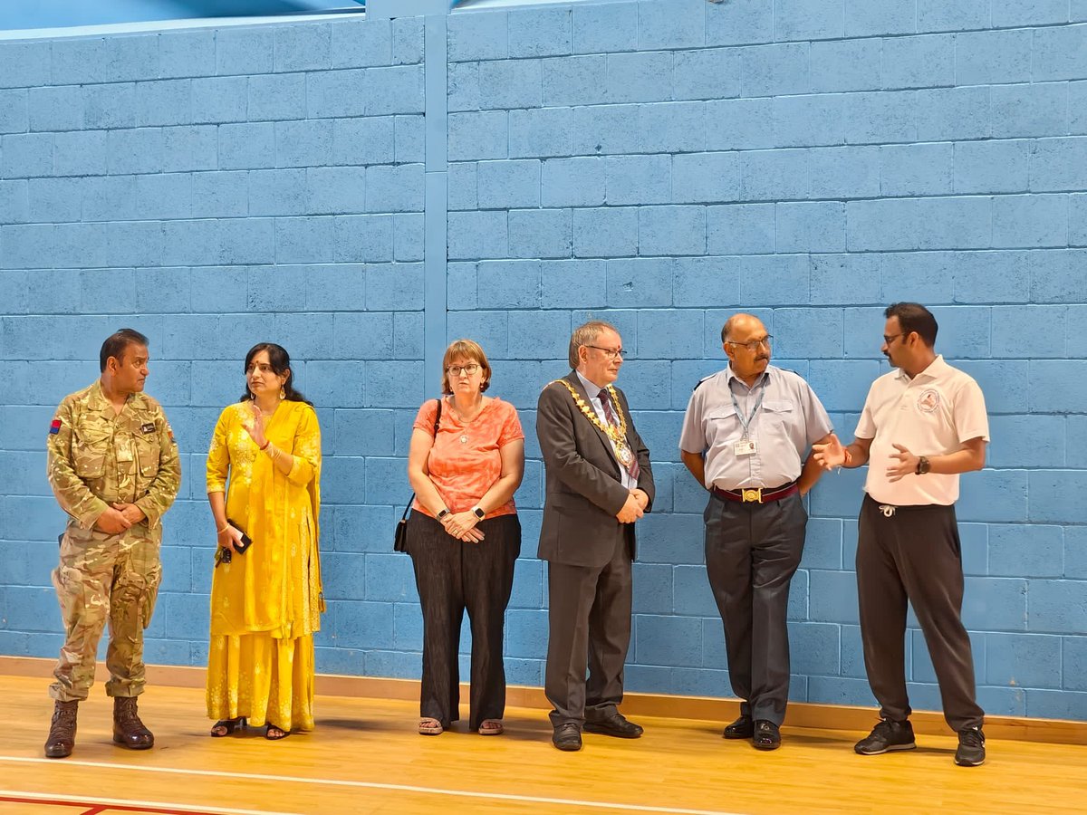 shrishail_19's tweet photo. Celebrating #RakshaBandhan at Sanskar Shaka,Leamington spa
#RakshaBandhan, we honored the Lord Mayor, Lady Mayoress, Air Force, Army, Police, and community leaders. 🙏
A heartfelt thanks for their protection and service. 💖 #CommunityUnity #Gratitude #HSSUK #RakshaBandhan2023 https://t.co/b1rtxH5AkY