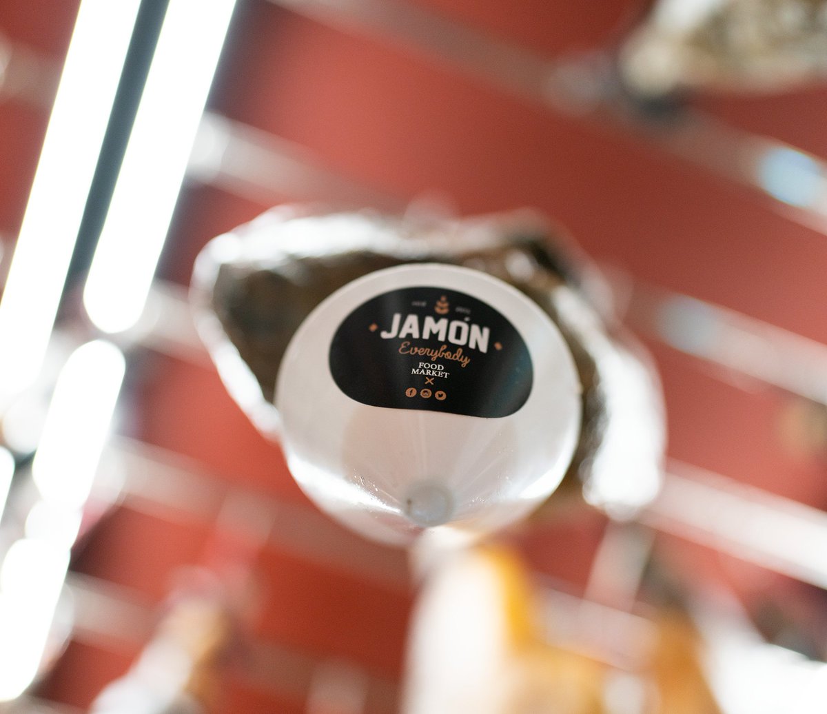 Jamon_EveryBody's tweet photo. Seleccionamos cuidadosamente cada pieza de #jamón y #embutido ibérico para ofrecerte sabores excepcionales. Desde la cría de los cerdos hasta el corte maestro, en #JamónEverybody no descuidamos ningún detalle 🐷🔪.

Descubre la diferencia de lo auténtico en cada bocado 🍽️✨. https://t.co/GQUlNUShnP