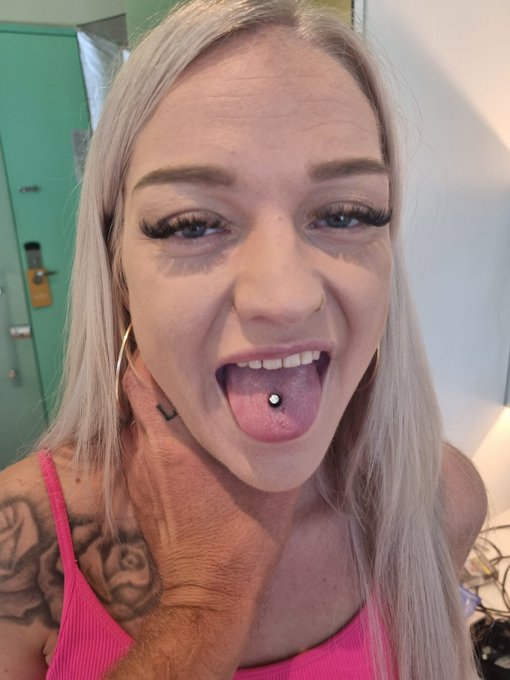 Shooting PSS today with @Blondechickanl in Amsterdam xx https://t.co/v95a22wJ6h<a class="tags" href="/tag/blondechickanl">@blondechickanl</a><a href="/tag/hardcore"class="tags"><span>#hardcore</span></a><a href="/tag/anal"class="tags"><span>#anal</span></a>