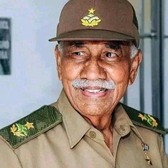 Así te recordamos Comandante.
Aquí, en la tierra Santiaguera, en la tierra del Titán 
Así te recordamos Comandante.
Con las armas en la mano, con la bravura del cubano.
Con tu fuerza y dignidad.
Así te recordamos Comandante.
#AlmeidaVive 
<a href="/DiazCanelB/">Miguel Díaz-Canel Bermúdez</a> <a href="/DrRobertoMOjeda/">Dr. Roberto Morales Ojeda</a>