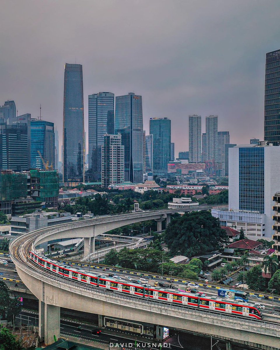 wonderfulid's tweet photo. Witness the LRT Jabodebek gracefully navigate the Kuningan long span; it is a testament to Jakarta's commitment to progress and innovation.
📍Kuningan Long span, South Jakarta
📸 @dav_idkus
#LRTJabodebek #KuninganLongspan #DesignControversy #Jakarta #Progress #Technology #Culture #Cityscape #WonderfulIndonesia #WonderfulJourney