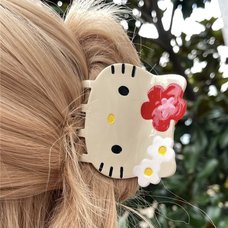 lovesickdoe's tweet photo. hello kitty claw clips https://t.co/AnnYzSwJps