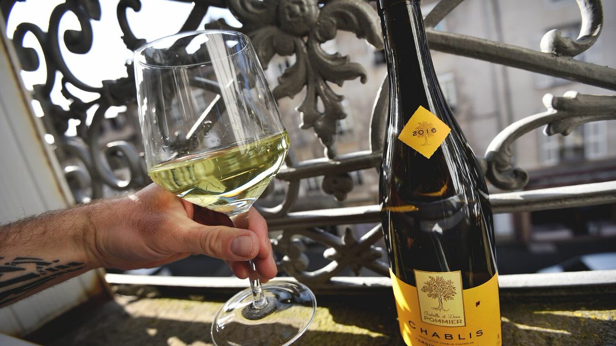 franceinfo's tweet photo. Campagnes de prévention sur les risques de l'alcool annulées : "Le lobby de l'alcool a infiltré tout l'appareil d'Etat" dénonce l'association Addictions France
➡️ https://t.co/ZnSc7xwMFz https://t.co/JTtRnI6vFq