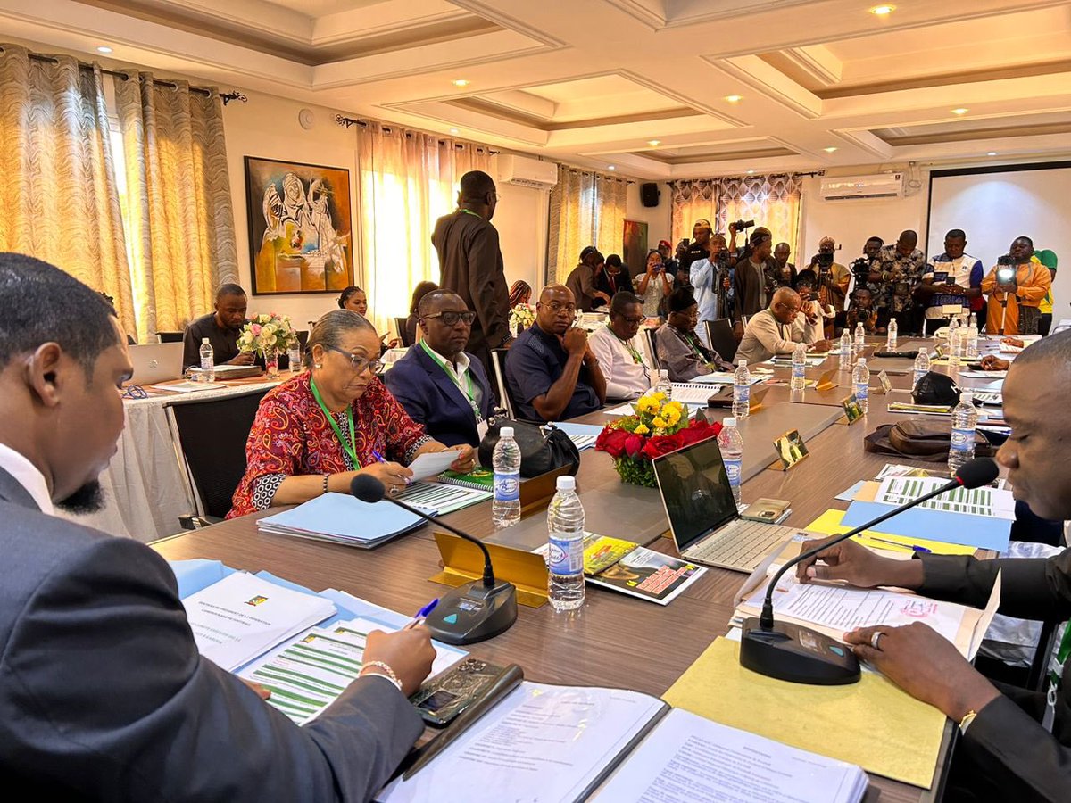 FecafootOfficie's tweet photo. Début effectif des travaux de la Session Ordinaire du Comite Exécutif de la Fédération Camerounaise de Football de ce lundi 11 septembre 2023  à l’hôtel SHALOM de Garoua. https://t.co/L2RwFTFvUE