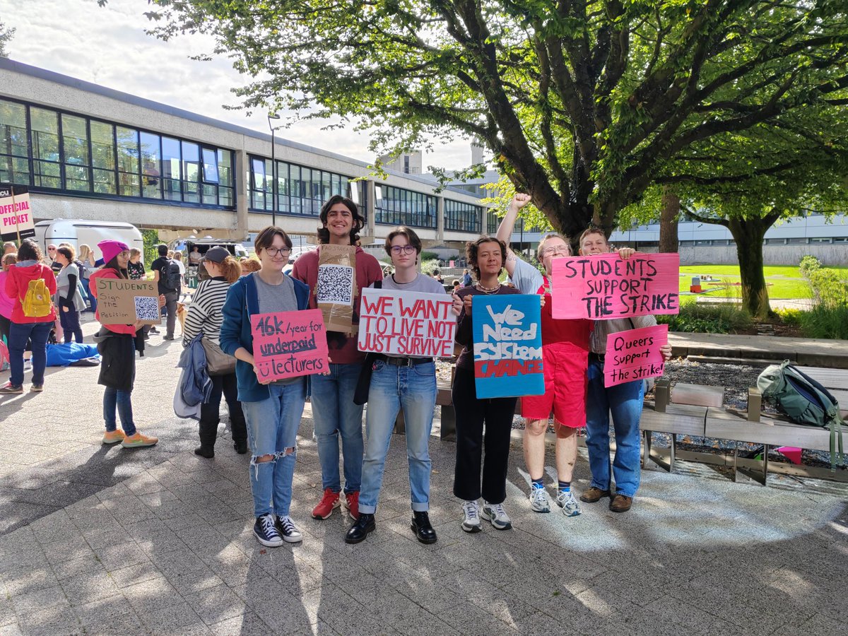 Amazing solidarity from our students at our strike rally this morning - and they brought the sign game to a high!