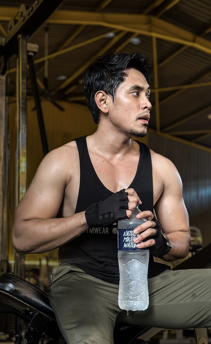 khaibahar94_'s tweet photo. chest day https://t.co/5OXvq7tGsA