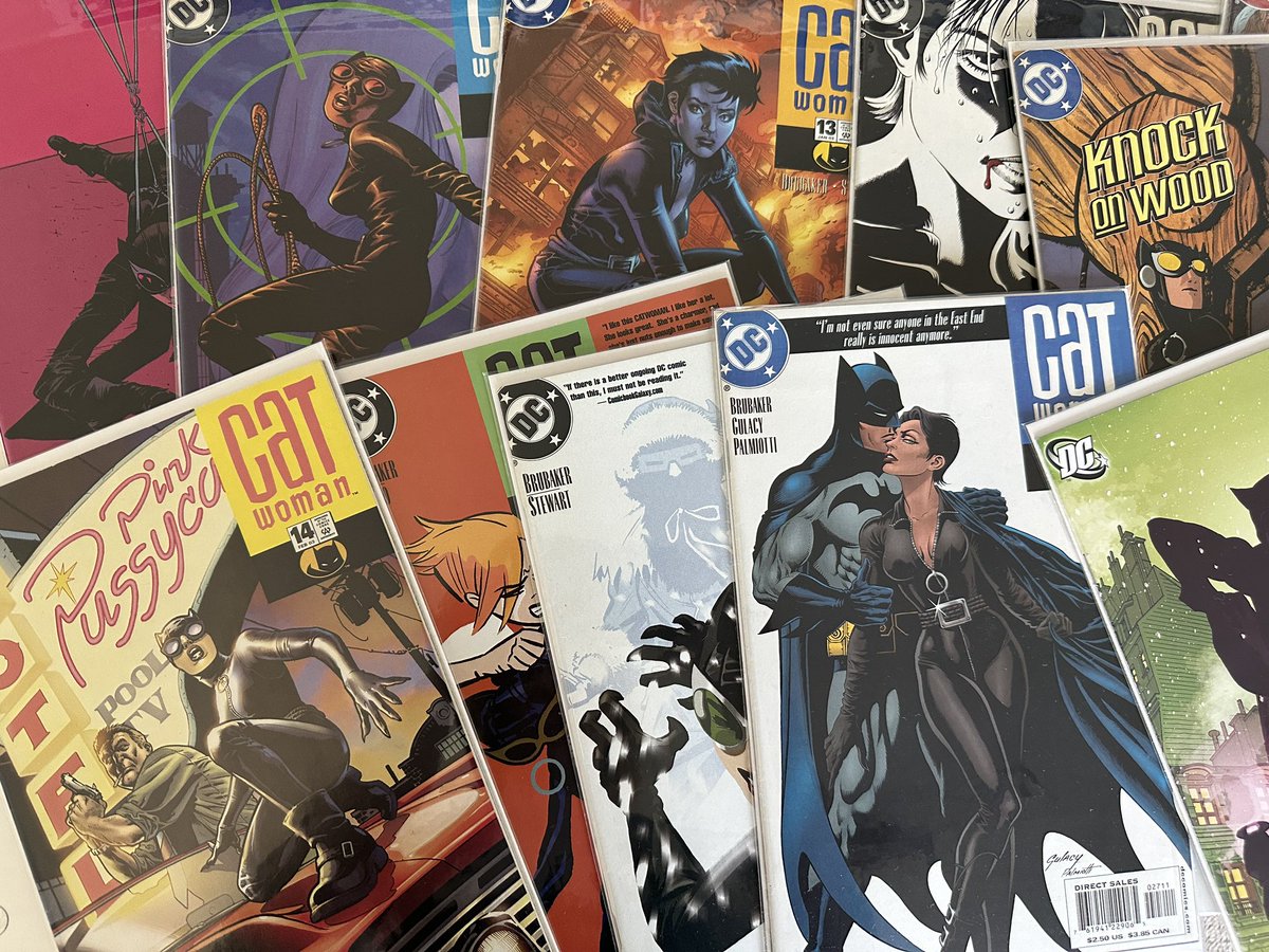 leniwsek's tweet photo. My Catwoman 2002 issues plus some 2018 collection https://t.co/FTxoeiUIIG