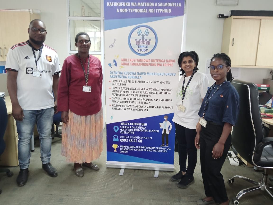 MelitaGordon5's tweet image. We're very, very busy bees prepping for our first-in-Africa triple-valent #iNTS and #typhoid vaccine trial. Community engagement; Site Initiation Visit; lab dry-runs; recruitment set-up, all in the last few days. Grateful for a crack-team behind all this hard work @MLW_Programme!