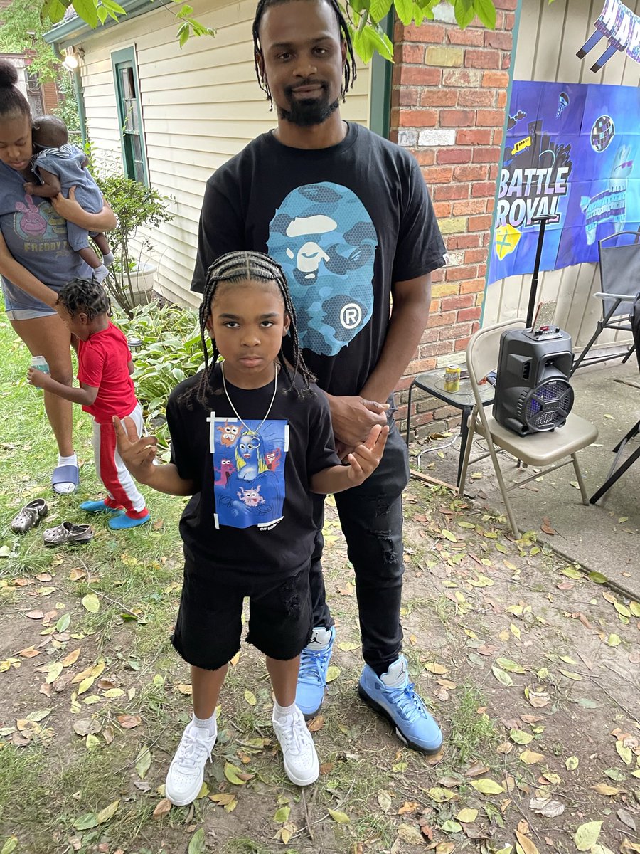 StackMAKER_'s tweet image. My boy came 🔥🔥 for his birthday! Glad you enjoyed your weekend 💙🤞🏽