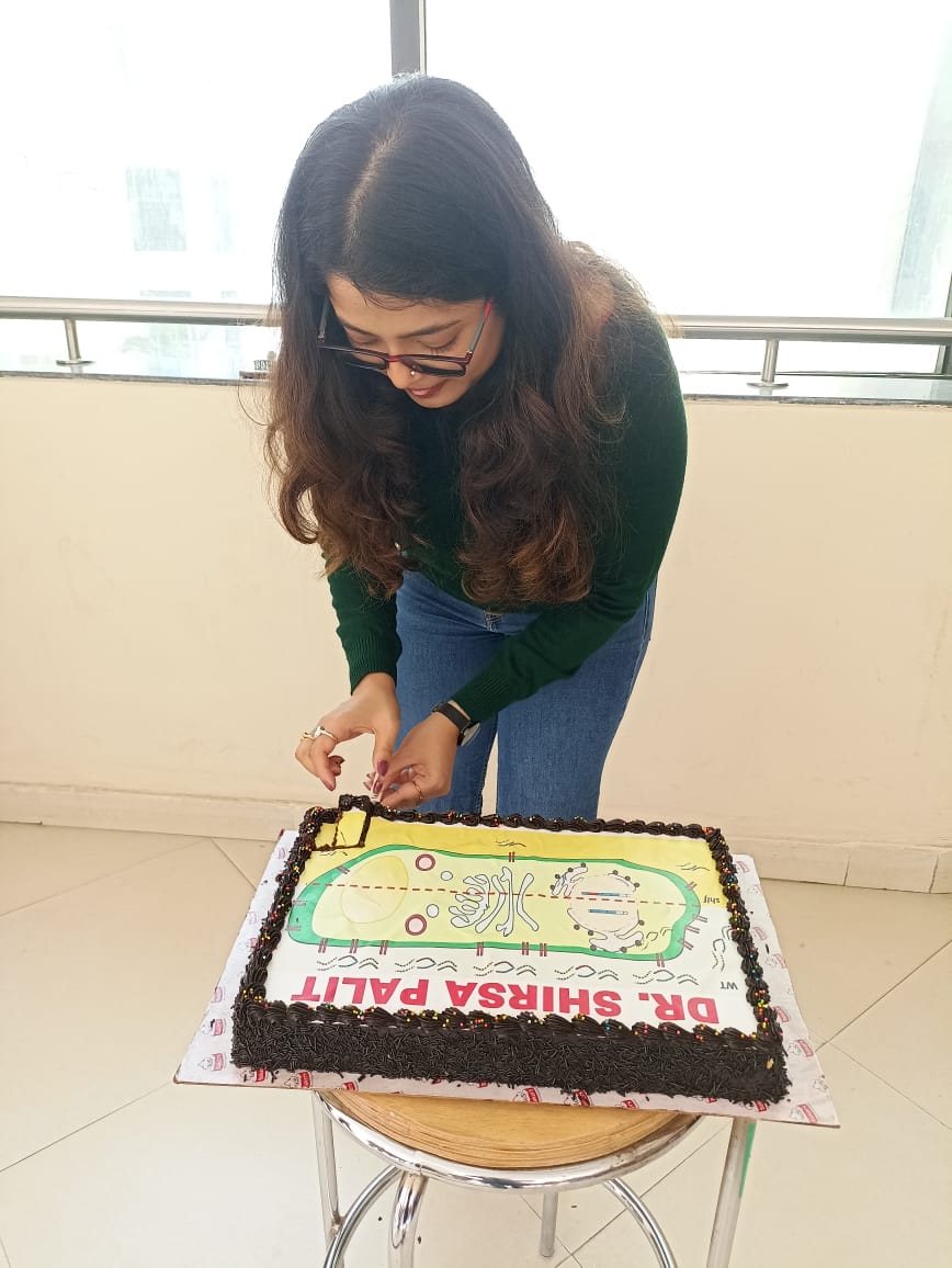 PalitShirsa's tweet photo. Today I did a thing😄 Successfully defended my #PhD #thesis on clade specific #pepides in #physcomitrium @IISERPune! I am so grateful to all my colleagues, friends and family for the support and guidance!
P.S. the paper was recently accepted too adding sweetness to the cake! https://t.co/PUiYR7EJmp