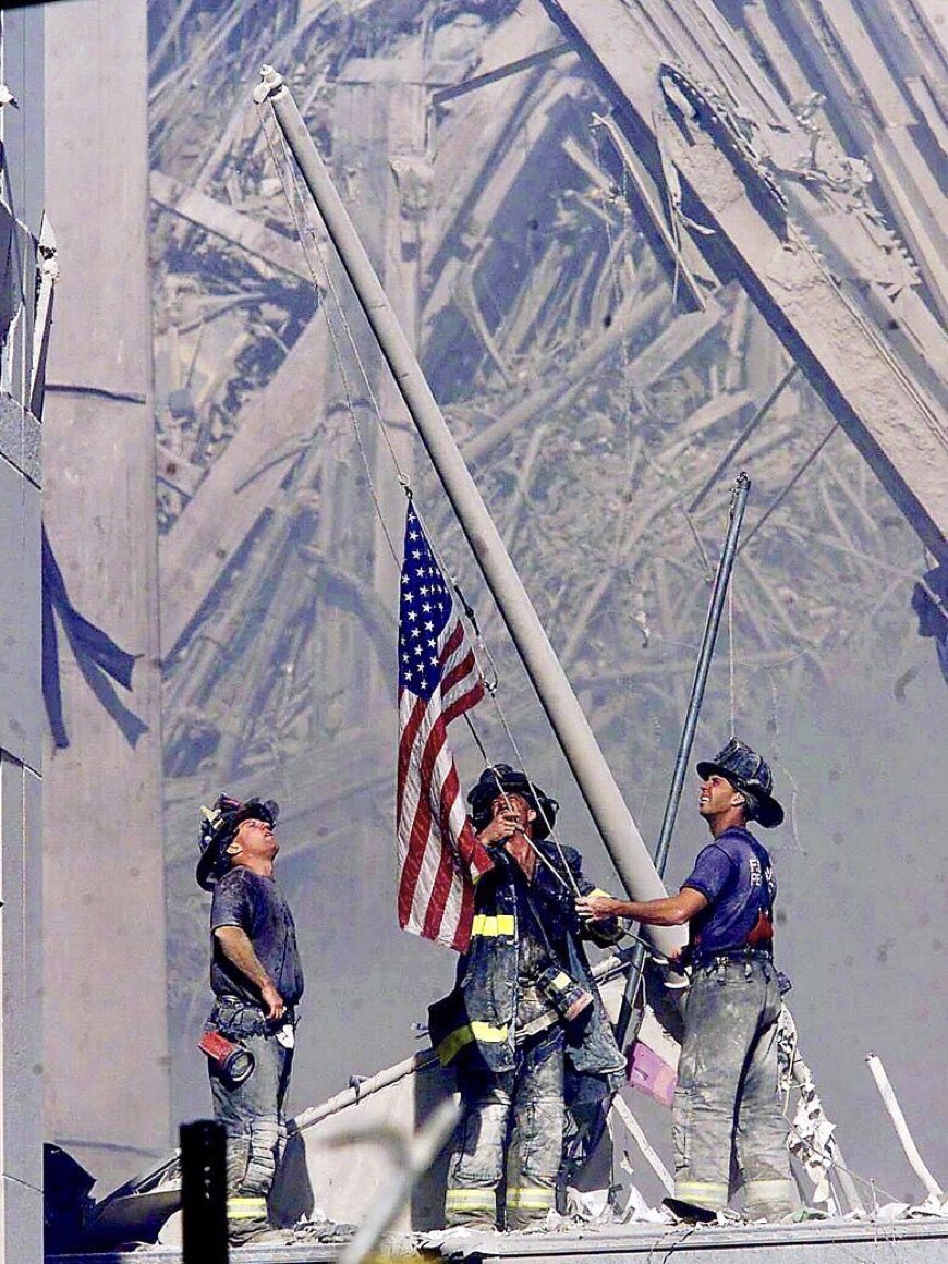 bostonradio's tweet photo. Shortly after 5pm on September 11, 2001, a staff photographer for the NJ newspaper, The Record, Thomas E. Franklin, took a photograph of three NYC firefighters, George Johnson, Dan McWilliams and Billy Eisengrein, raising the US flag at Ground Zero of the World Trade Center.🇺🇸#neverforget911