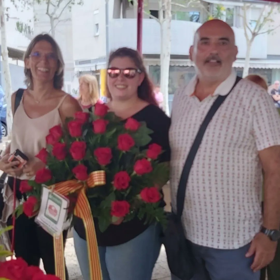 Avui <a href="/fundesplai/">Fundesplai</a>, <a href="/fedesplai/">Federació Catalana de l'Esplai</a> i diferents esplais com <a href="/esplaicanserra/">Esplai Can Serra</a>, <a href="/esplaipubilla/">ESPLAI PUBILLA</a>, <a href="/cebellvitge/">Club d'Esplai Bellvitge</a>, @esplai_fontsanta_fatjo, etc. hem participat a les ofrenes florals d'arreu del territori amb motiu de la #Diada de l' Onze de Setembre