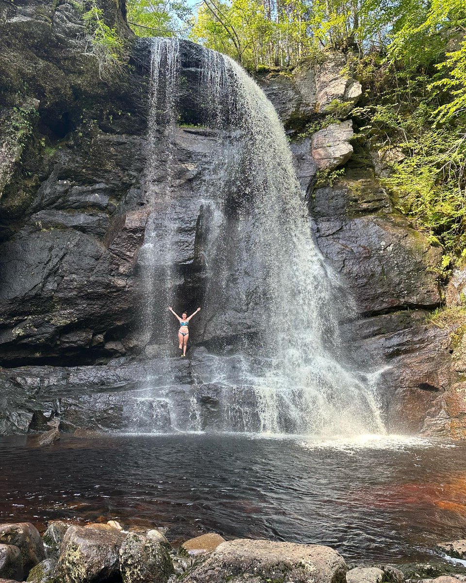 This Island is known as a hiker's paradise. With dozens of hikes found all over the Island, you're sure to find that perfect hike that you'll never forget! Photos by: 1. @tanujgyan 2. @adamhillphoto 3. @cchrisbeat 4. @sandra9287 #VisitCapeBreton #VisitNovaScotia #Unamaki