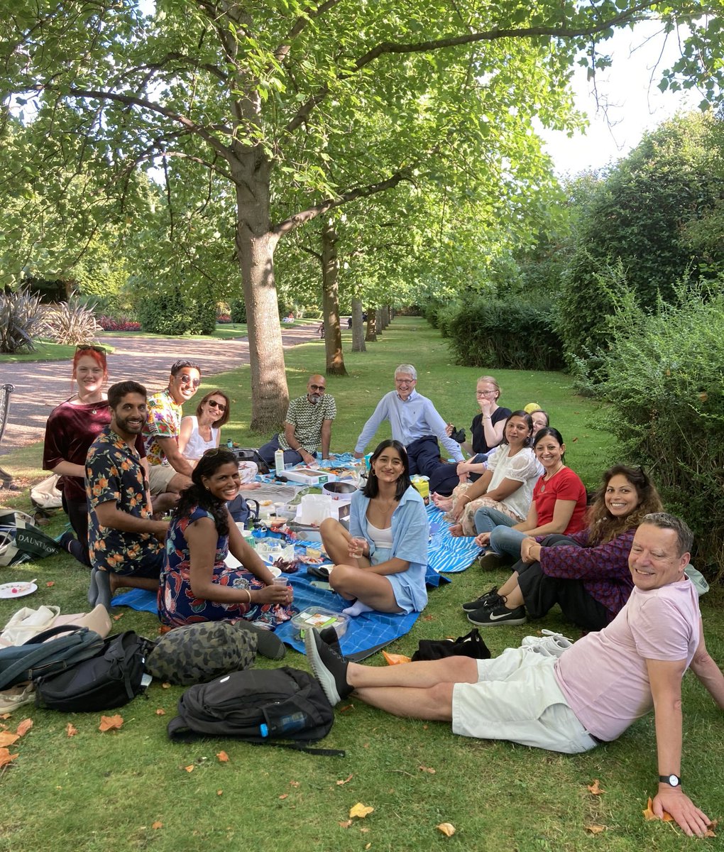Calling all IMT3s/GUM ST4 trainees: @UCL_CRISH will be advertising a NIHR ACF for HIV/GUM in October. It's a wonderful research team (see summer picnic below!) - feel free to DM or email me MMC / CRISH ACF alumni include: me, @manik_psk @VoraNina @BintyRock @diarmuid_nugent