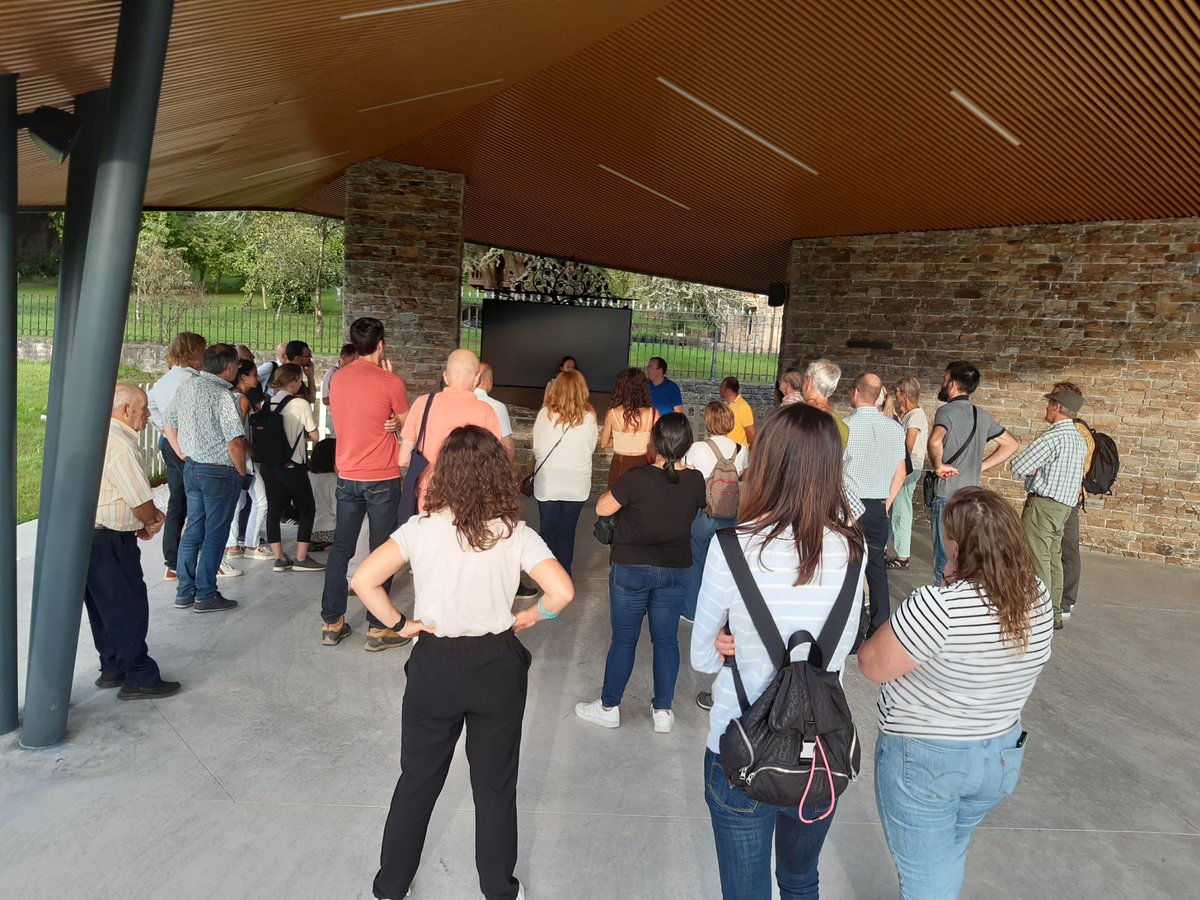 Hemos recibido la visita a nuestra plantación experimental de manzana <a href="/SidraDasturias/">DOP Sidra de Asturias</a>,  convenida con el <a href="/SeridaAst/">SERIDA</a>, de los participantes en el proyecto 🇪🇺 <a href="/innobreed_eu/">InnOBreed Horizon Europe project</a>. Donde han podido observar como la mejora genetica ayuda la producción de fruta ecológica.
#HorizonEU #sidra