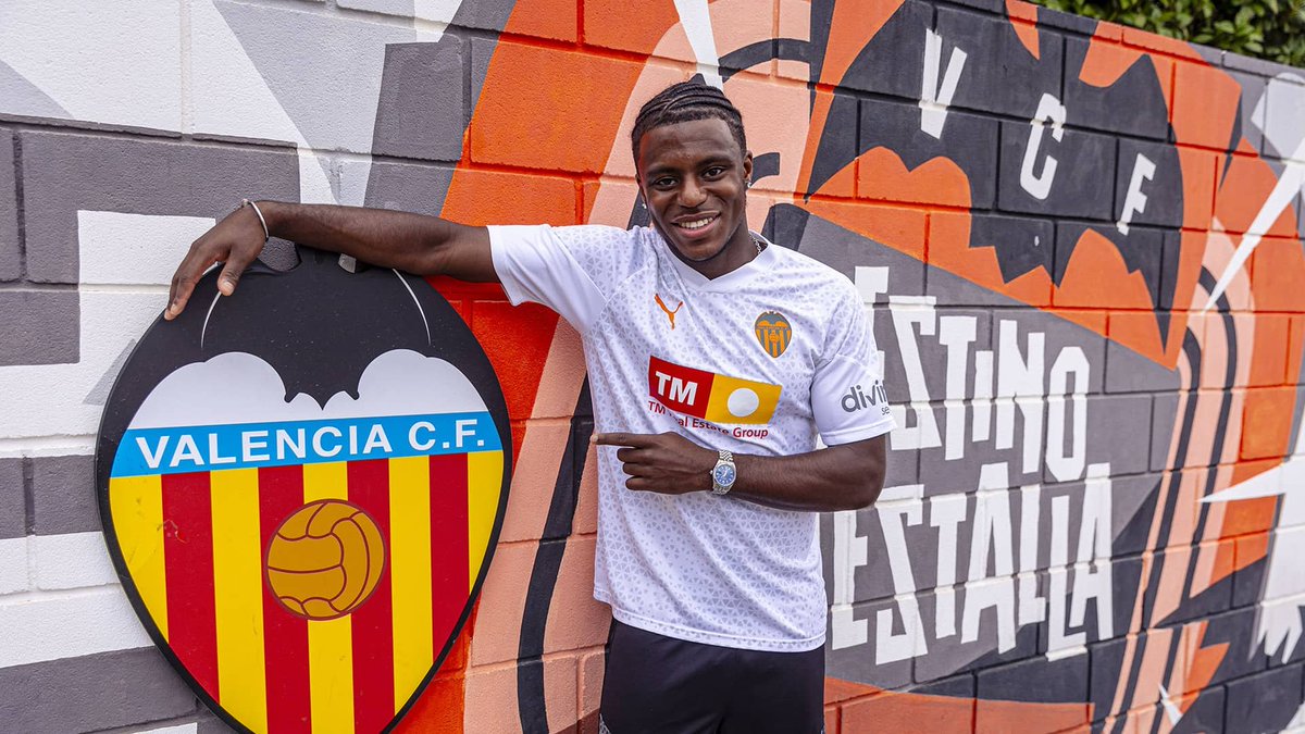 🇪🇸 Declan Frith has joined Valencia.

The young winger left Aston Villa in the summer after two seasons having previously played for Chelsea.

He'll link up with the club's B team in the 4th tier.

Last season he picked up 5 assists and 6 goals for #AVFC's U21 side.

#VCFMestalla