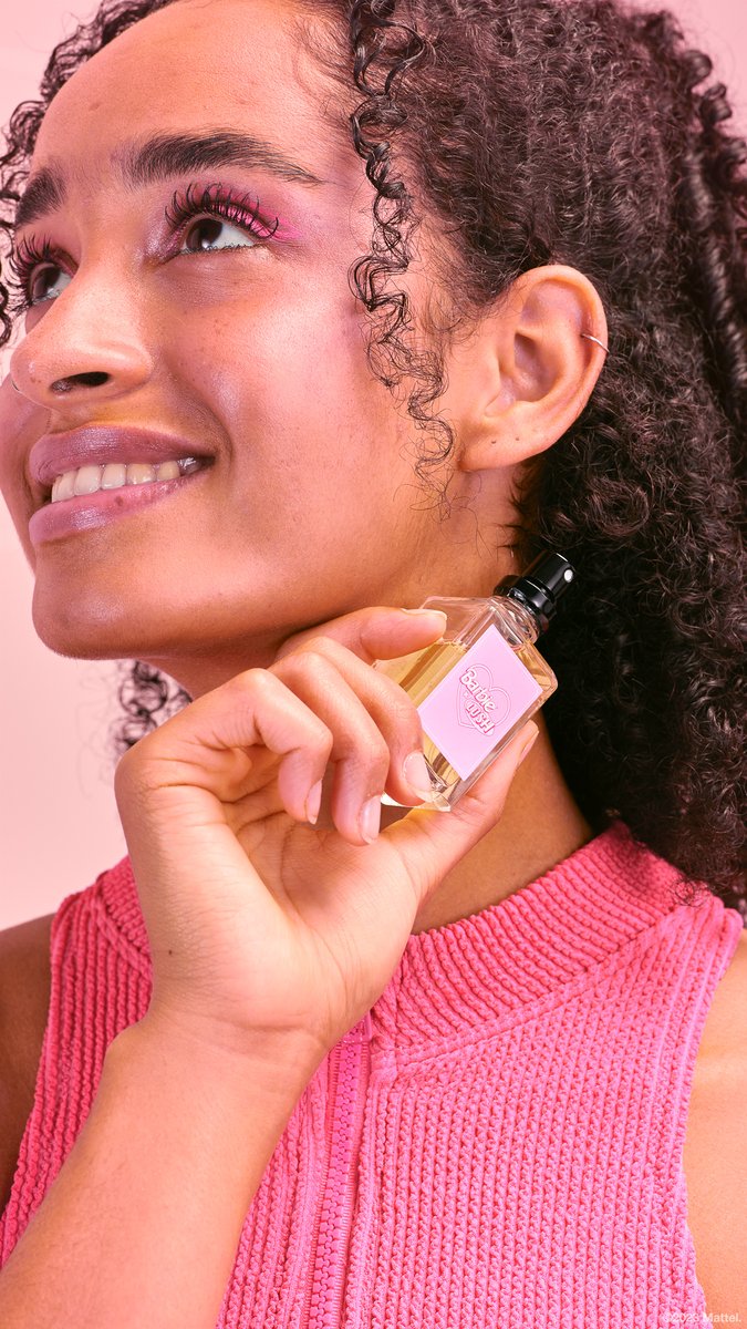 Fresco e divertente, il nuovo profumo Barbie™ vi conquisterà con le note di ciliegia dell'olio essenziale di mandorla, il tocco rassicurante della tonka e l'arancia selvatica! Cosa aspettate a diffondere una scia di gentilezza e fiducia?💖
lush.com/it/it/p/barbie… #BARBIEXLUSH