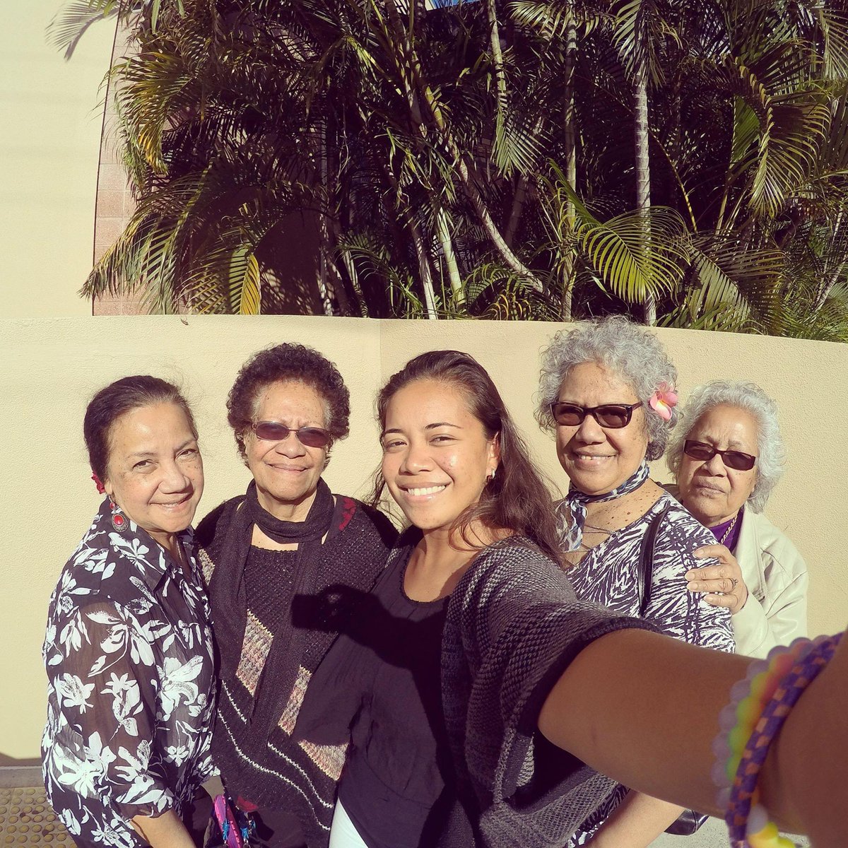 AnaTupouP's tweet image. My grand aunt, Tupou Holonga Ascott (née Panuve) turns 93 today. First pic as a nurse, 70 years ago…. Second pic (she’s on far right), 7 years ago… Last pic, tonight… looking great, young, and well on her way to a century! 🎁💖😘🎁💝 #Giants #Village