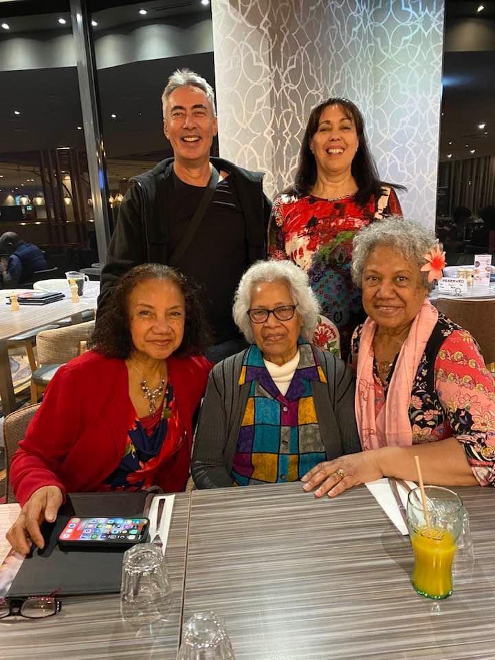 AnaTupouP's tweet image. My grand aunt, Tupou Holonga Ascott (née Panuve) turns 93 today. First pic as a nurse, 70 years ago…. Second pic (she’s on far right), 7 years ago… Last pic, tonight… looking great, young, and well on her way to a century! 🎁💖😘🎁💝 #Giants #Village
