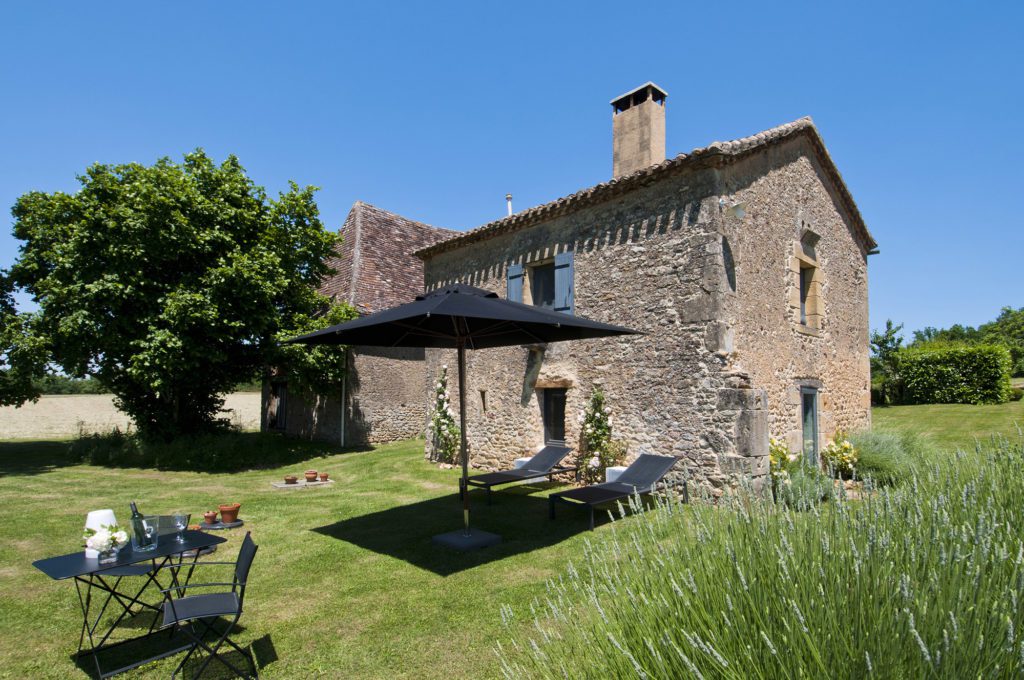 GiteWorld's tweet photo. Le Mazet, a perfect holiday bolt hole for one or two people, brimming full of charm and history offering stunning views. 

More details https://t.co/7S9ElL9p4D  
.
#giteworld #gite #gites #france #frenchproperty #holidayrentals #propertyabroad #visitfrance #gitesinfrance https://t.co/vZ35qZdtQ7