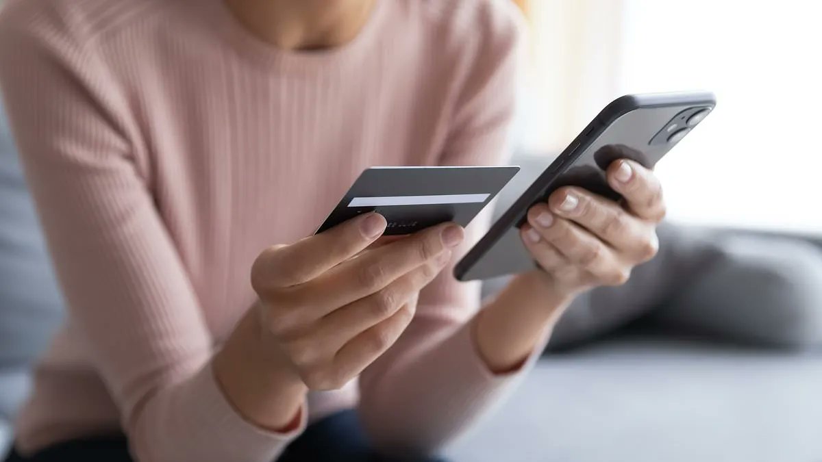 Government vows to crack down on hidden online fees - what will it mean? 
Rishi Sunak has announced plans to crack down on hidden online charges to help with the cost of living. 
buff.ly/3sERJbM 

#hiddenfees #costofliving #online #consumers #businesses