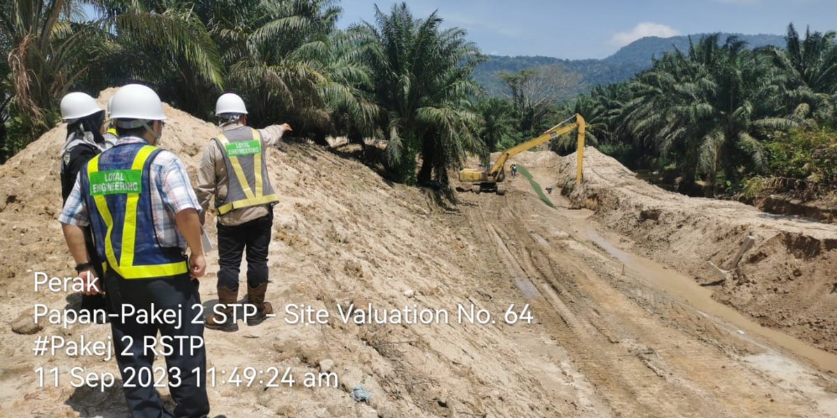 Papan2Stp's tweet photo. Pakej 2 RSTP 11.09.2023 - Penilaian Bayaran Interim No. 64 bersama Wakil pihak Jabatan Perkhidmatan Pembetungan bagi kerja Dentention Pond dan River Improvement Works. 

#ipohrstp #Pakej2rstp #papan2 #papan2stp #JPP #yourfutureisourcommitment #loyalengineering https://t.co/gPOWi1KAet