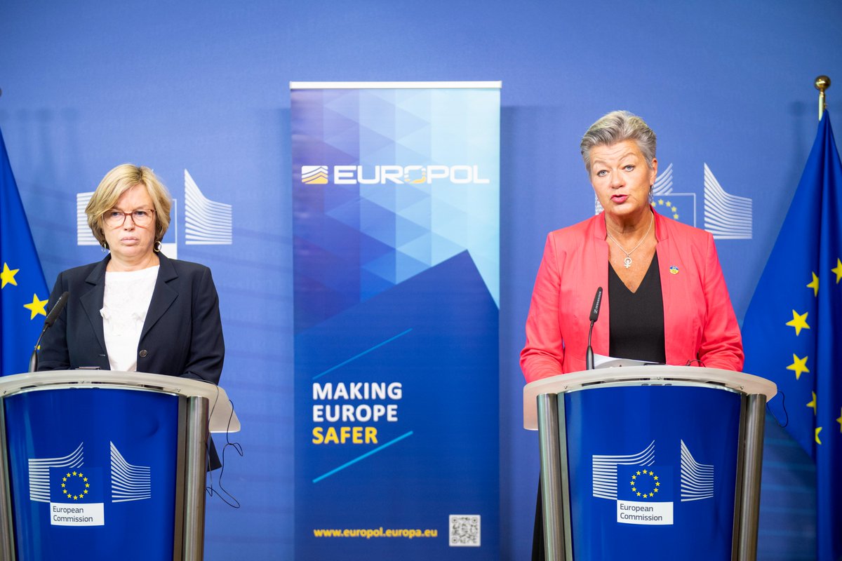👮‍♂️👮‍♀️ Press point by Commissioner <a href="/YlvaJohansson/">Ylva Johansson</a>  and Executive Director of <a href="/Europol/">Europol</a> Catherine de Bolle, on the first flagship report of the European Financial and Economic Crime Centre 

📸 europa.eu/!nqMhd7
🎥 europa.eu/!nyxbW7