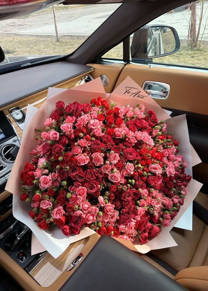 i3Moment's tweet photo. Roses💖 https://t.co/6ZtbIzSTBM