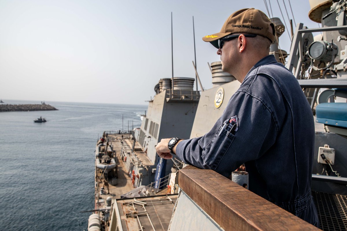 #wegotthewatch 🌊⚓️ Guided-missile destroyer USS McFaul (DDG 74) patrols the Gulf of Oman, Sept. 10. Sailors deployed at sea in the Middle East stand watch in regional waters helping ensure maritime security. 
#USSMcFaul #CourageHonorSacrifice