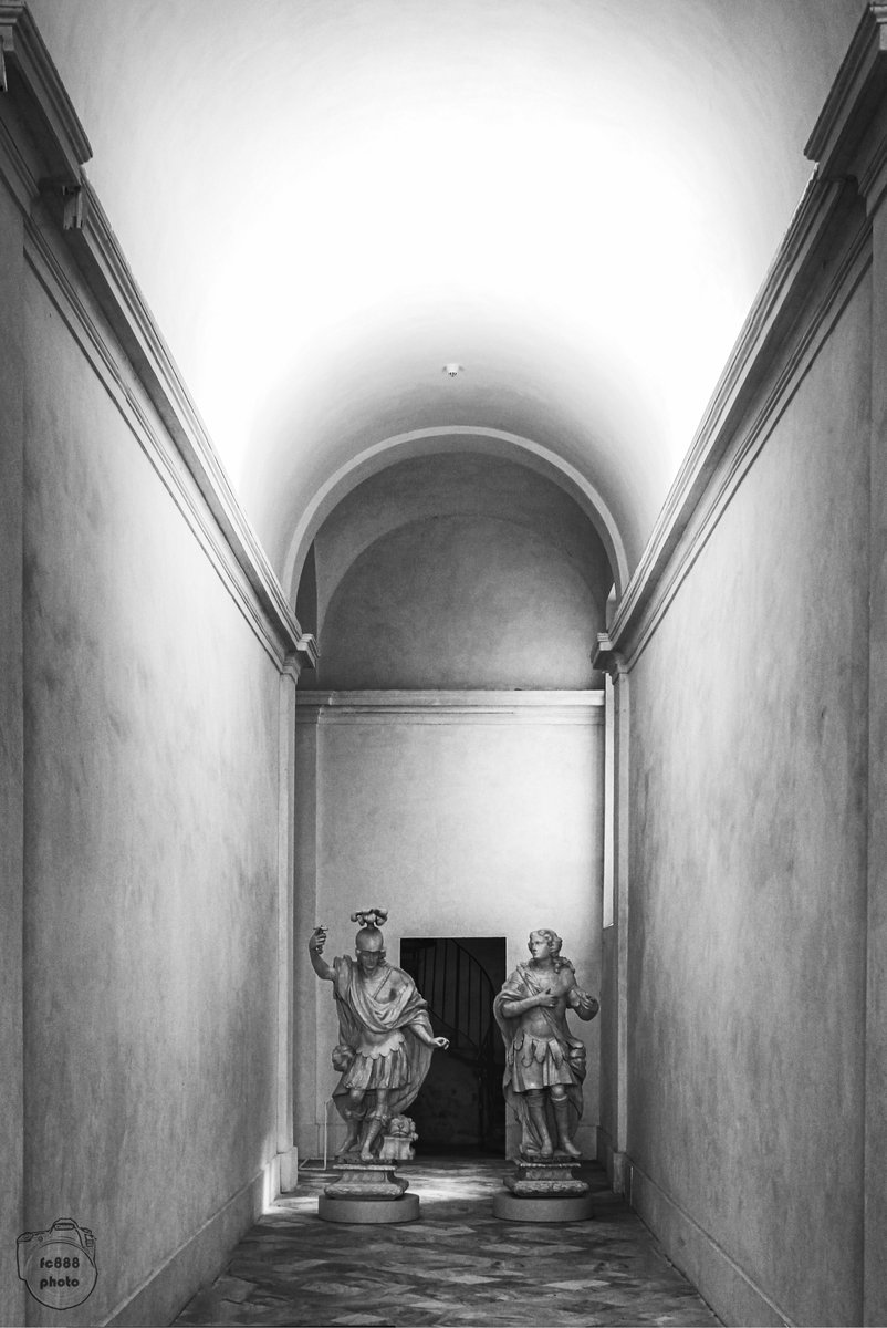 Interno della Reggia di Venaria Reale

#VenariaReale #Torino
#silence #solitaryman
📸fc

Marin Marais : Improvisations sur les folies d'Espagne [extrait] - Jordi Savall
youtube.com/watch?v=GdMKPA…