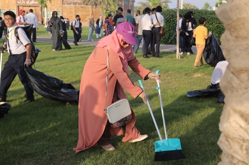 e3lamyu_alsharq's tweet image. Coinciding with the holding of the G-20 @g20org summit.2023 and under the theme of ‘One Earth-One Family-One Future’. 

With the participation of 10,000 male and female students, the initiative to clean the beaches of the metropolis of Dammam was launched. 
 
#KSA #Dammam…