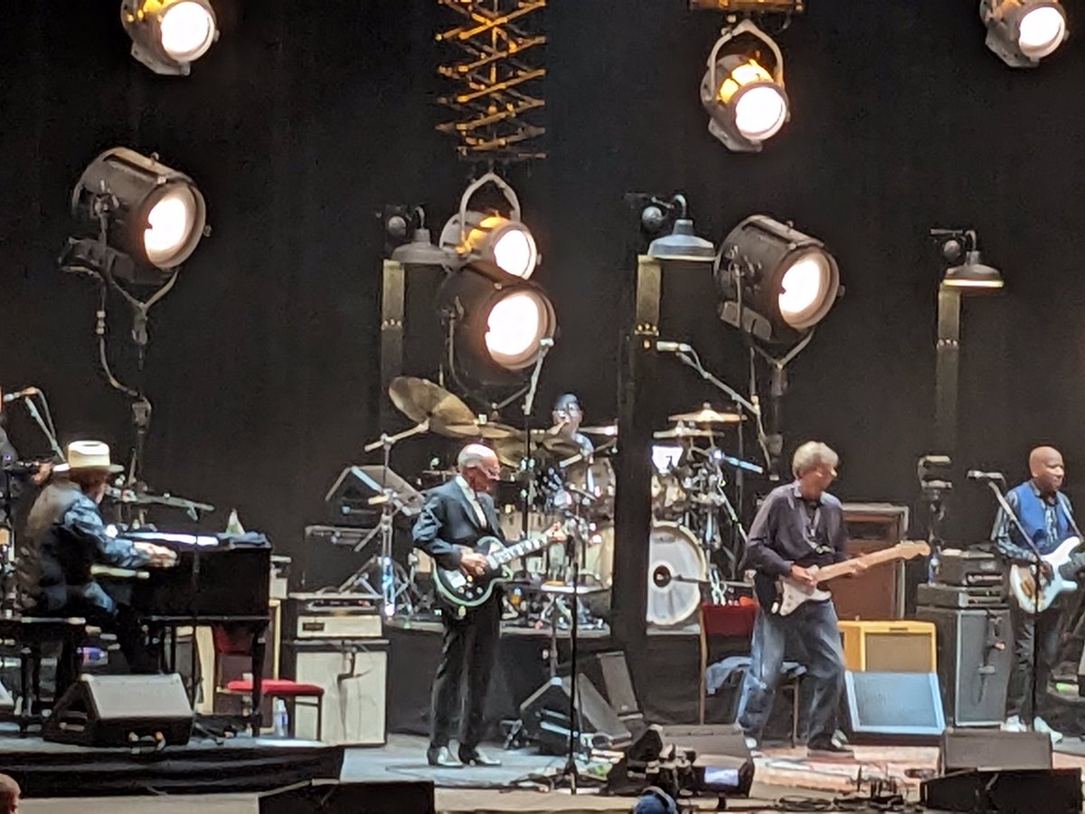 NaveenEipe's tweet photo. @EricClapton played an amazing set and even opened with a tribute to 🇨🇦 icon Robbie Robertson #ShapeImIn https://t.co/MAun87MsAb
