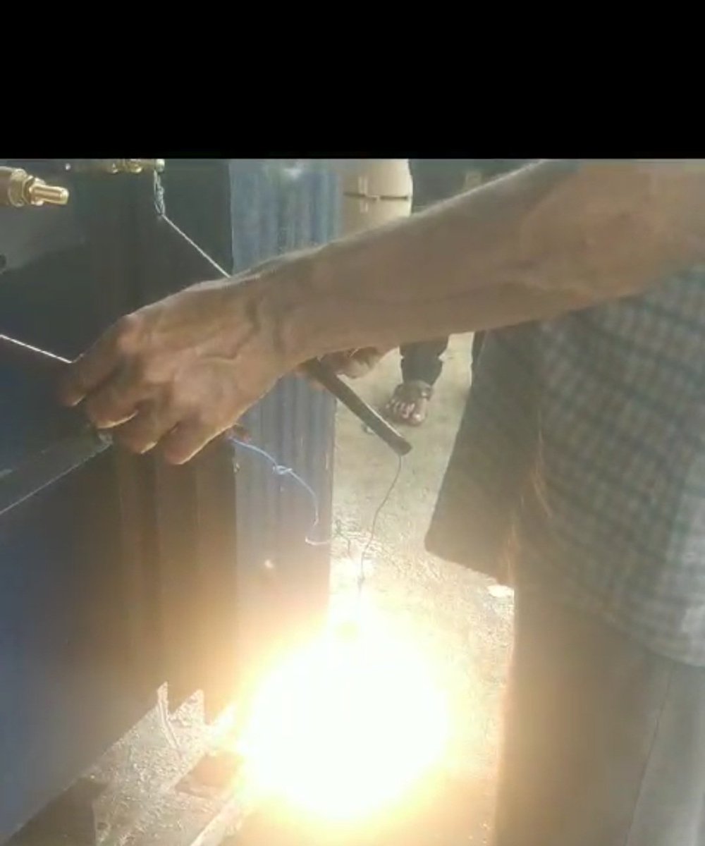 विद्युत कार्यशाला मैनपुरी में परिवर्तकों को  साइट पर भेजने से पहले डबल टेस्टिंग कराया गया।
<a href="/UPPCLLKO/">UPPCL</a> <a href="/MDDVVNL/">MD DVVNL AGRA</a> <a href="/dvvnlhq/">Dakshinanchal Vidyut Vitran Nigam Limited</a> <a href="/DvvnlDirectorT/">Dvvnl Director Technical, B M Sharma</a> @DvvnlWorkshop <a href="/raviagarwal68/">Ravi Kumar Agarwal</a> <a href="/eeedd1agra1/">eeewdagra</a> <a href="/sumitku91593268/">sumit kumar AE WS Mainpuri</a> <a href="/ManojKu08332244/">Manoj Kumar Yadav</a>