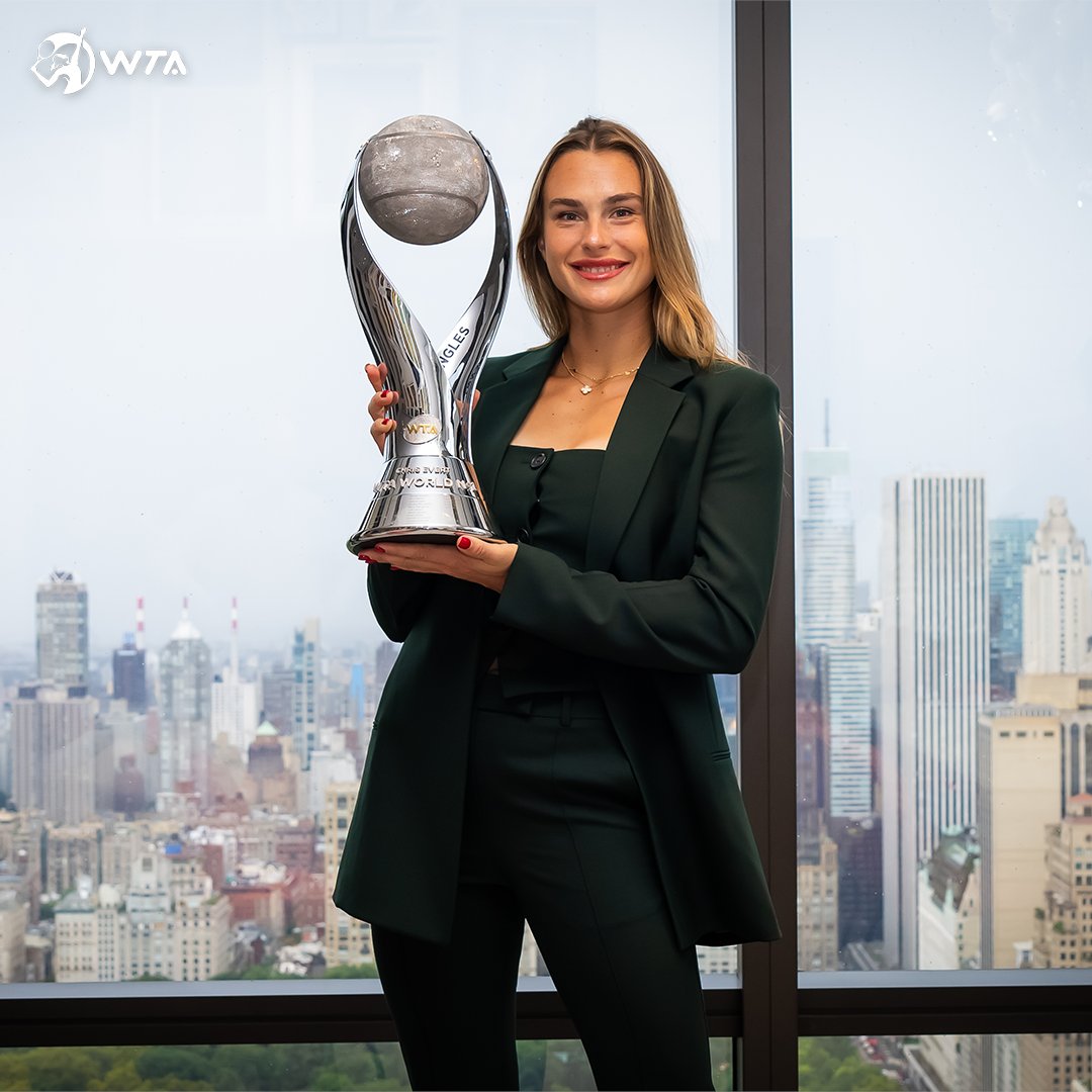 WTA's tweet photo. The 29th woman in history to lift the Chris Evert Trophy 🏆

@SabalenkaA begins her reign as WTA World No.1 in singles! https://t.co/wJoxgohy91