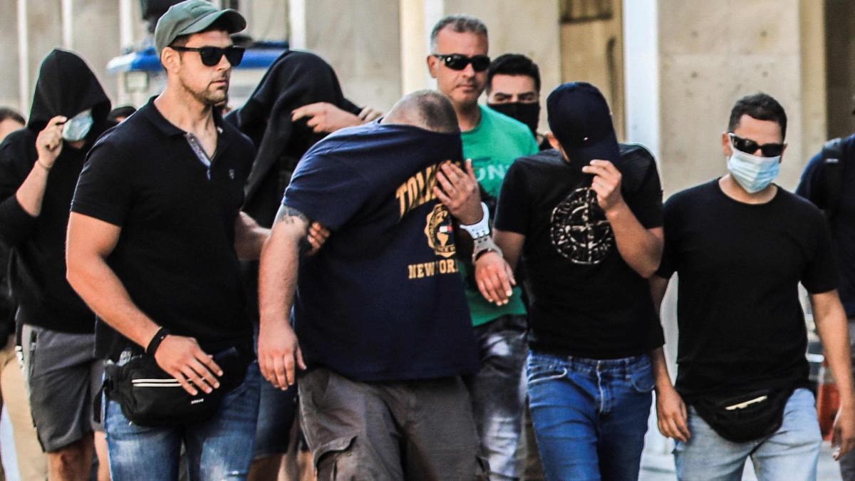 #Athènes : De nouveaux faits et détails, sur une chaîne d'erreurs qui ont conduit aux affrontements de #NeaFiladelfia et à la mort de #michaliskatsouris, ont été révélés dans une plainte déposée par un officier de police, contre trois hauts responsables de la police grecque #AEK