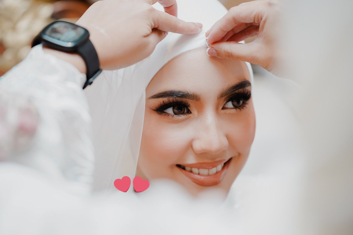 DahliaRizal's tweet photo. Mak hired for me a women photographer just so that she can capture moments of me getting ready, tqsm mak🤍 https://t.co/I6xkqWiyG1