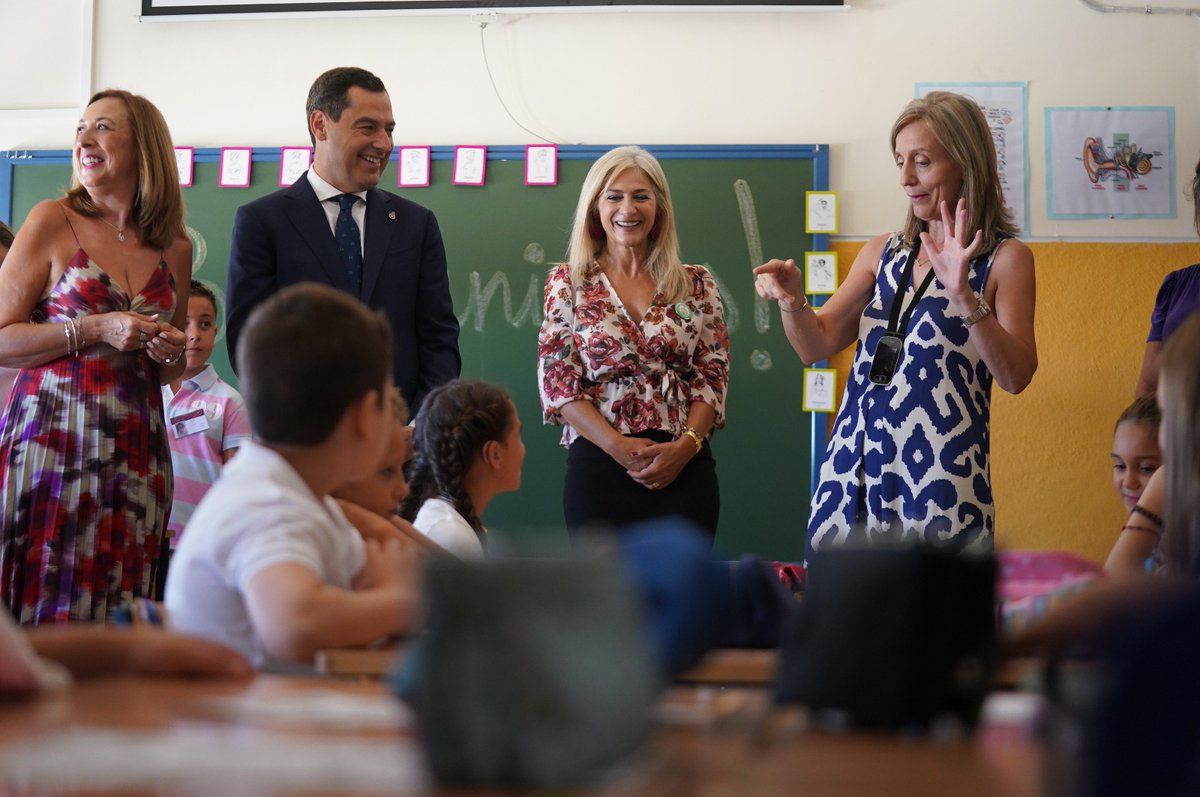 Un día de emociones. Arranca la #VueltaAlCole para los niños de Educación Infantil, Primaria y Educación Especial en #Andalucía.

Y lo he compartido con los alumnos del CEIP Cándido Nogales, en Jaén. Medalla de Andalucía y único centro bilingüe en Lengua de Signos. 

¡Admirable!