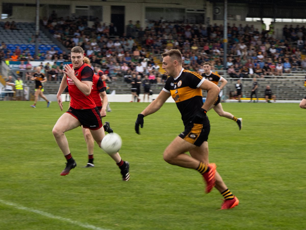 fitzgeraldstad's tweet photo. Austin Stacks vs. Fossa - A battle for the ages! 💥 It was neck-and-neck, toe-to-toe until the very end. What a match! The final score: Austin Stacks 2:21 vs. Fossa 3:21. 🔥
Fossa - keep that fire burning! 🔥👊 #GAA #AustinStacks #Fossa #PenaltyDrama @AustinStacksGAA @FossaGaa https://t.co/1oT8tb4vLa