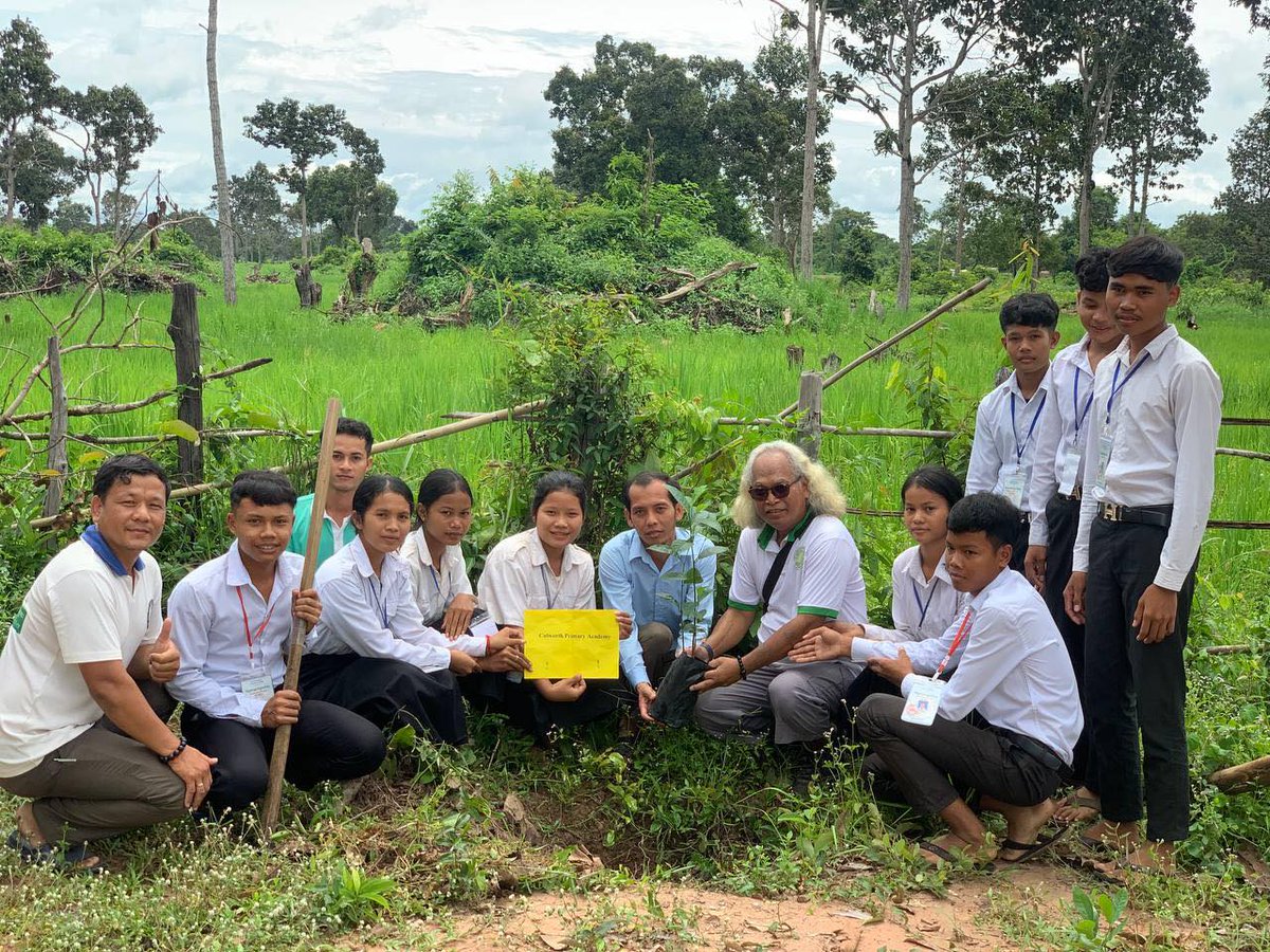 FireWomanJo1's tweet image. 12 Trees of Love (jackfruit saplings) planted at Pongro Leur Secondary School!
 
Join us-
facebook.com/groups/5524784…
Sponsor a fruit tree for just £10 / $10
justgiving.com/fundraising/tr…...

#treesoflove
#treesplanted
#planetfriendlyliving