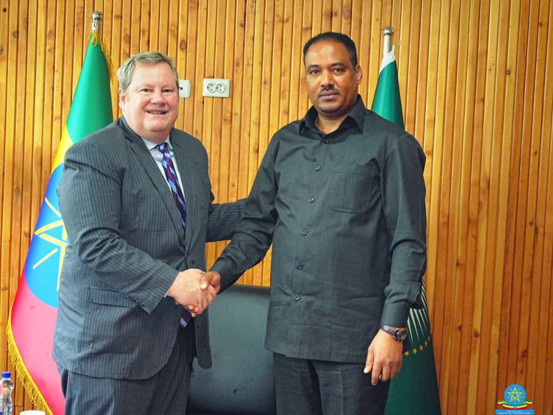 H.E. Ambassador Mesganu Arga, State Minister for Political and Economic Diplomacy at the Ministry of Foreign Affairs, held discussions with Mike Hammer, United States Special Envoy for the Horn of Africa, at his office today (11 September).