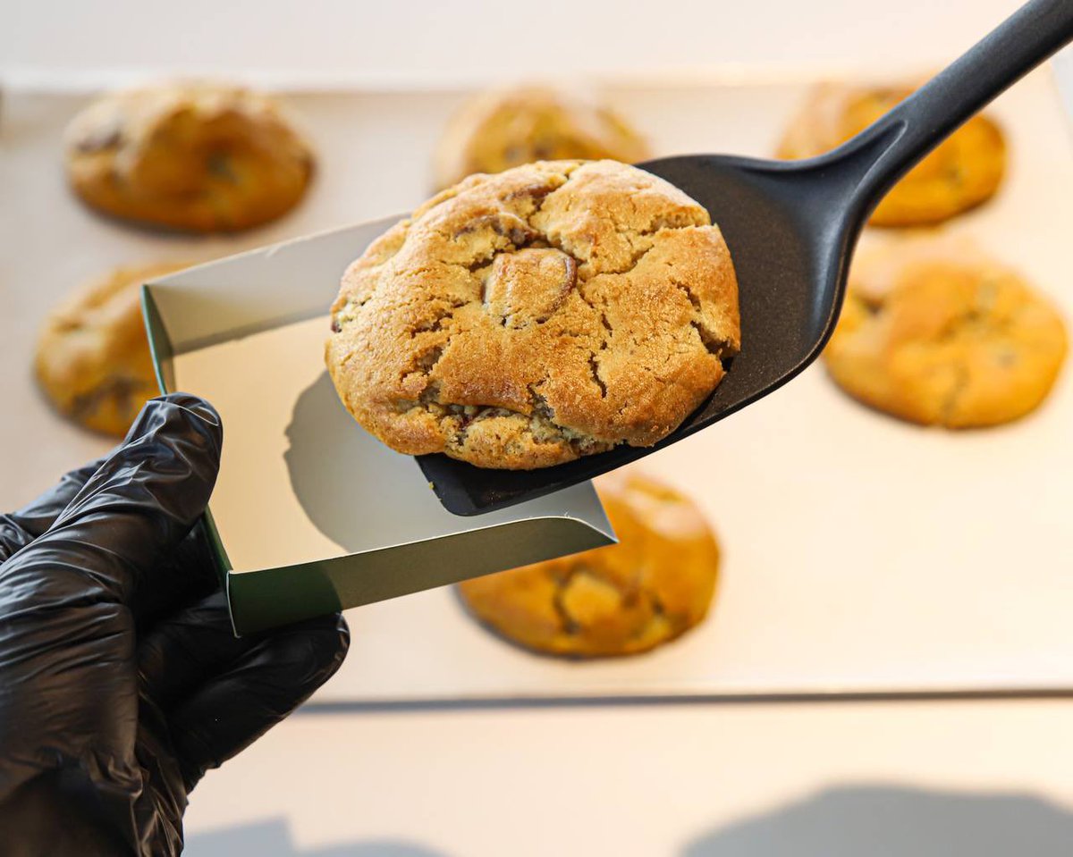 كوكيز #ترانكيلو غيير😌🤎
طعم أصلي .. حشوة غنية .. طازجة و طريّه🍪

#ترانكيلو_كافيه #قهاوي_الرياض #كوكيز #الرياض