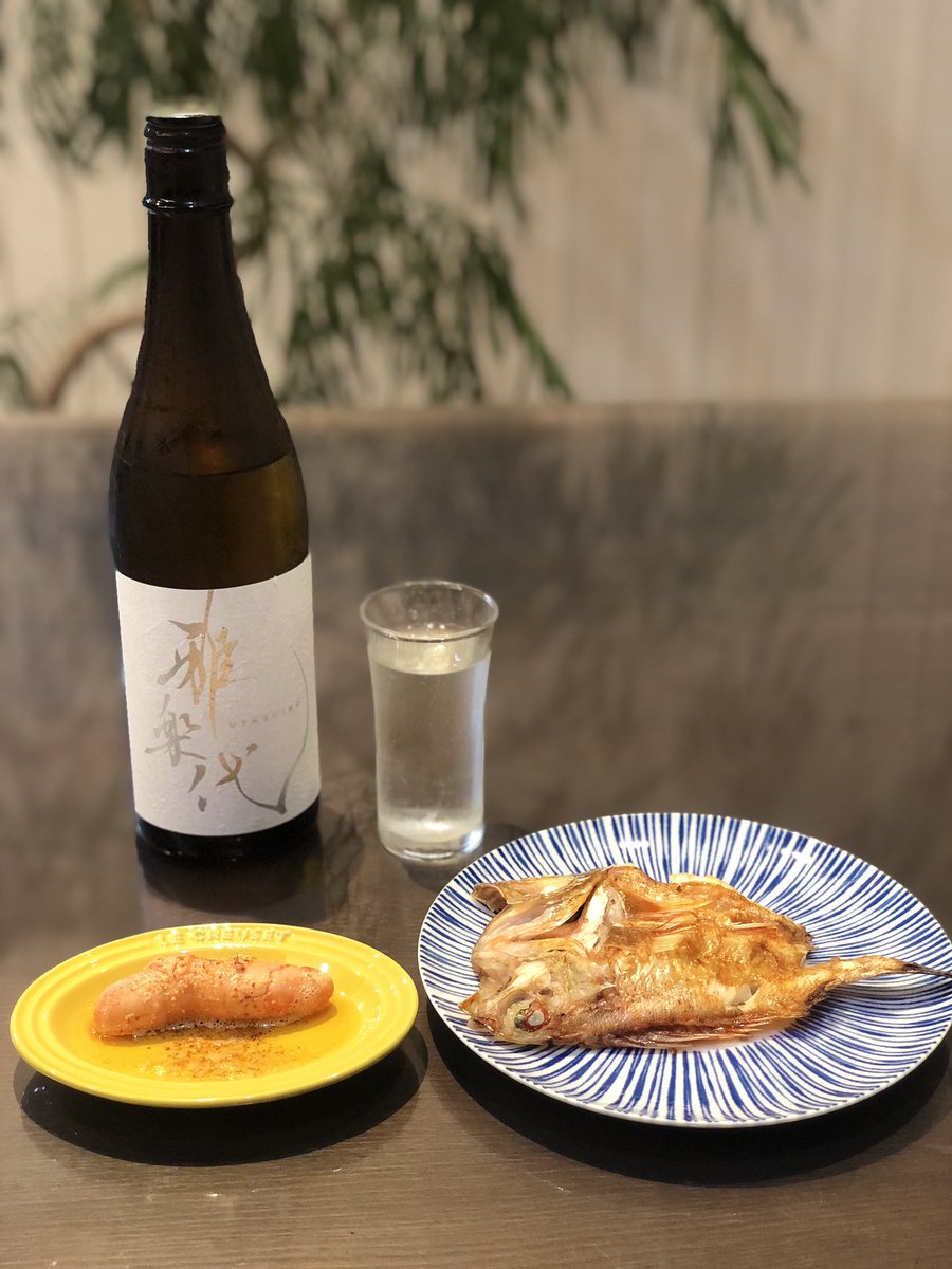 今日は長町方面に用事があったので、カネタケ青木商店さんに寄って飲んでみたかった雅楽代を購入🍶
一人晩酌なのでおつまみは簡単に炙り明太と小さいノドグロの開き🐟
甘めで少ーーーし微炭酸なのは気のせい？🤔
アテを選ばなそうなので気軽にセレクトしやすいかも！
久しぶりの日本酒…酔うね🥹🫶🏻